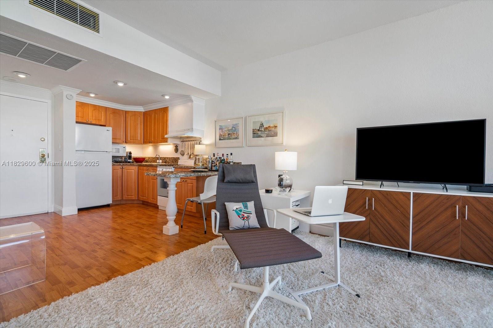 700 Biltmore Way 914