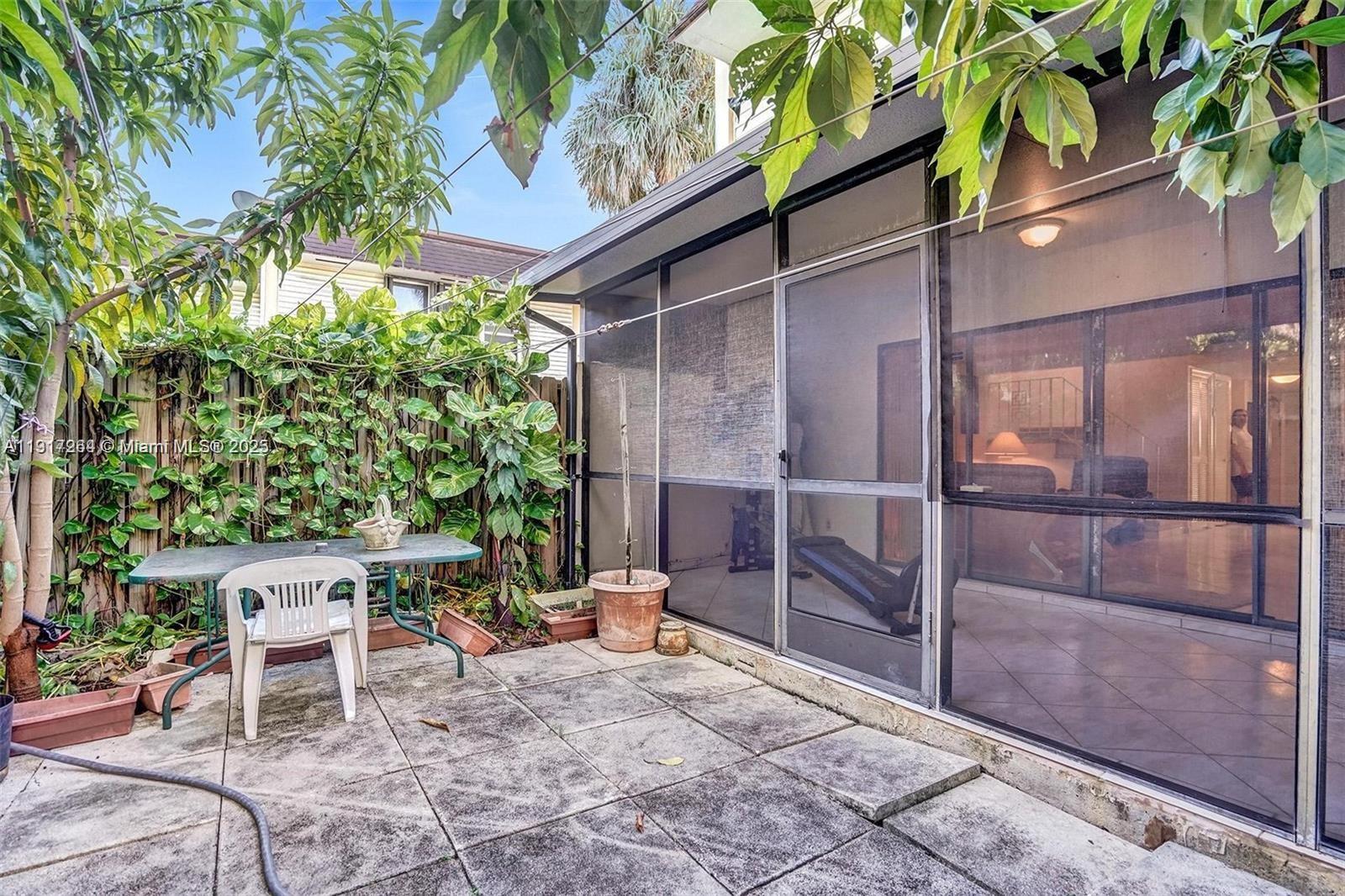 HOLLYWOOD GARDENS CONDOMI - Residential