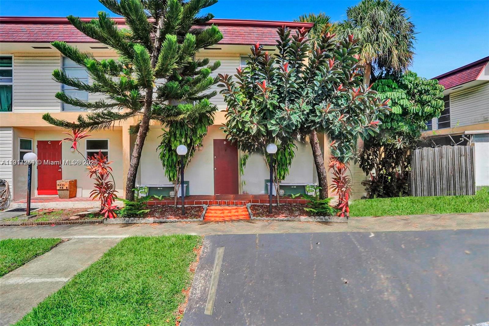 HOLLYWOOD GARDENS CONDOMI - Residential