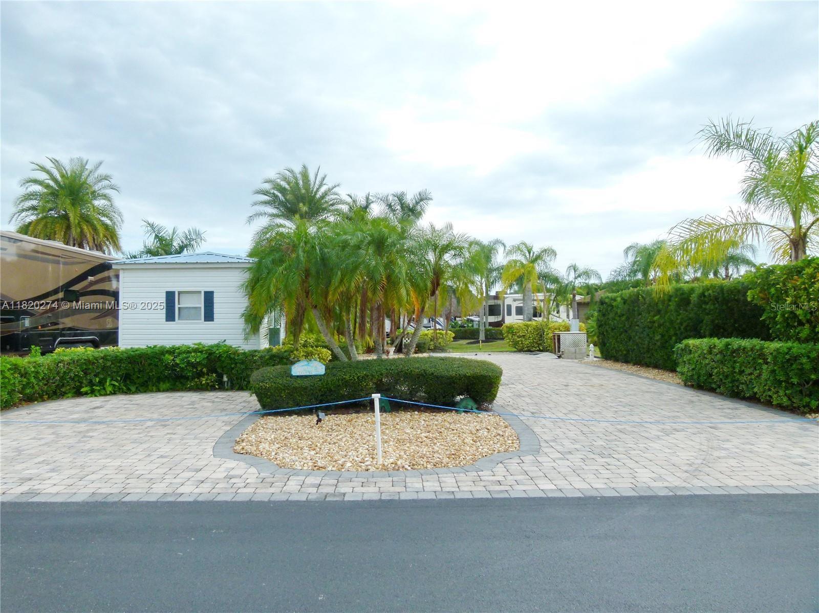 Silver Palms RV Resort - Land