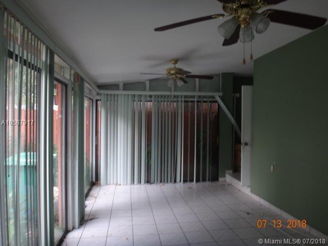 THE PARK TOWNHOMES CONDO - Residential