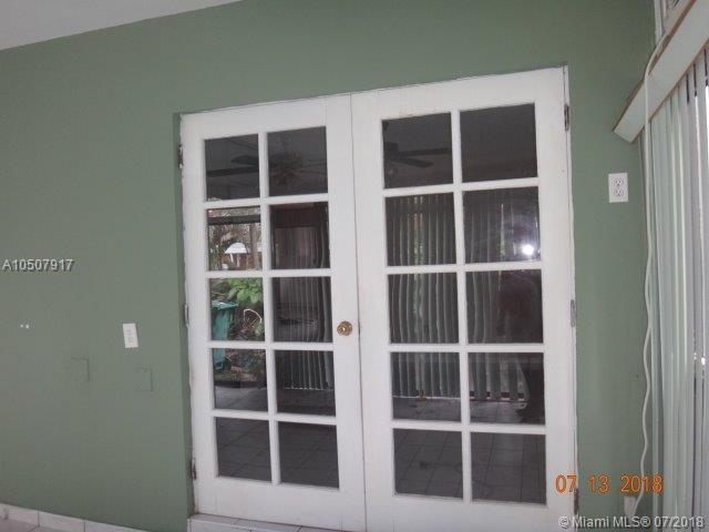 THE PARK TOWNHOMES CONDO - Residential