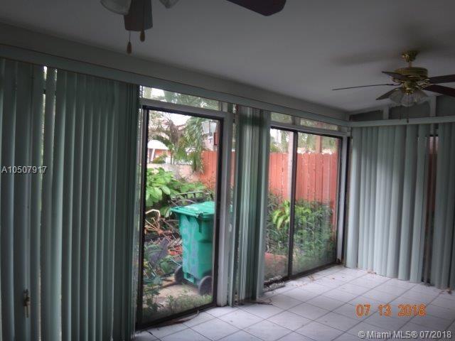 THE PARK TOWNHOMES CONDO - Residential