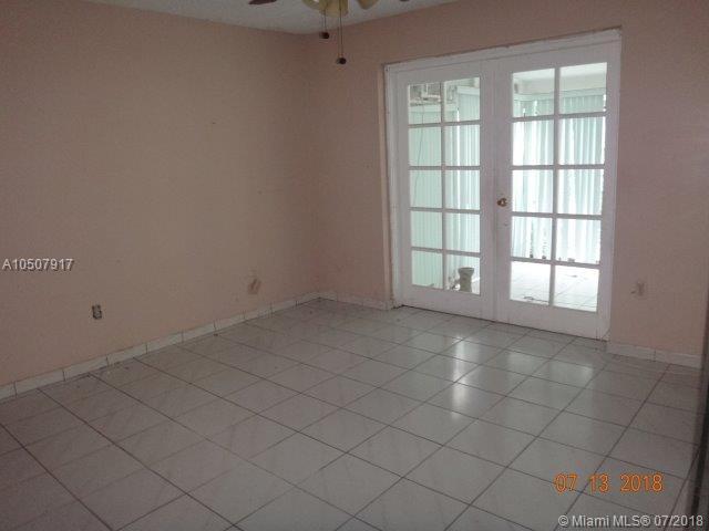 THE PARK TOWNHOMES CONDO - Residential