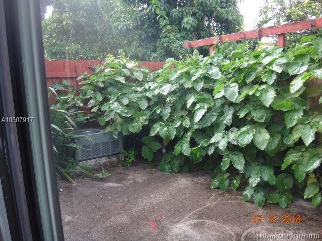 THE PARK TOWNHOMES CONDO - Residential