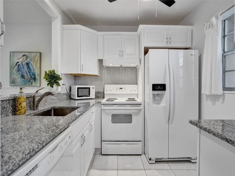 A home in Lauderdale Lakes