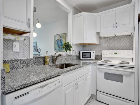 A home in Lauderdale Lakes