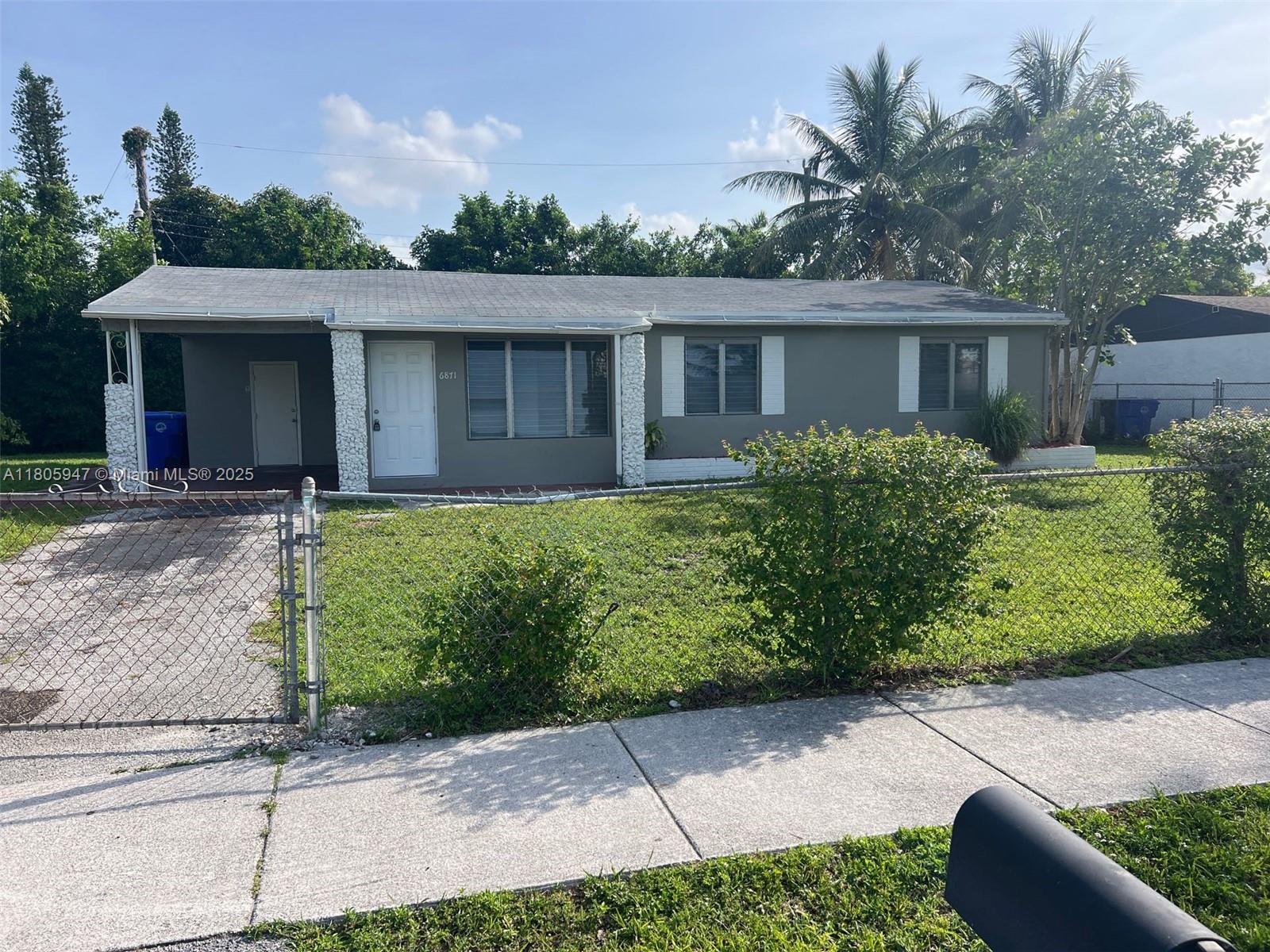 6871 Sw 18th St, North Lauderdale, Miami-Dade County, Florida - 3 Bedrooms  
2 Bathrooms - 