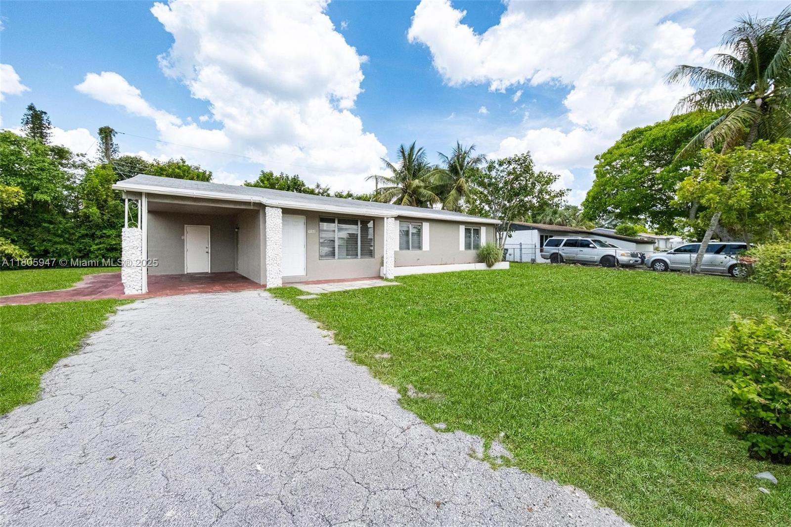 6871 Sw 18th St, North Lauderdale, Miami-Dade County, Florida - 3 Bedrooms  
2 Bathrooms - 