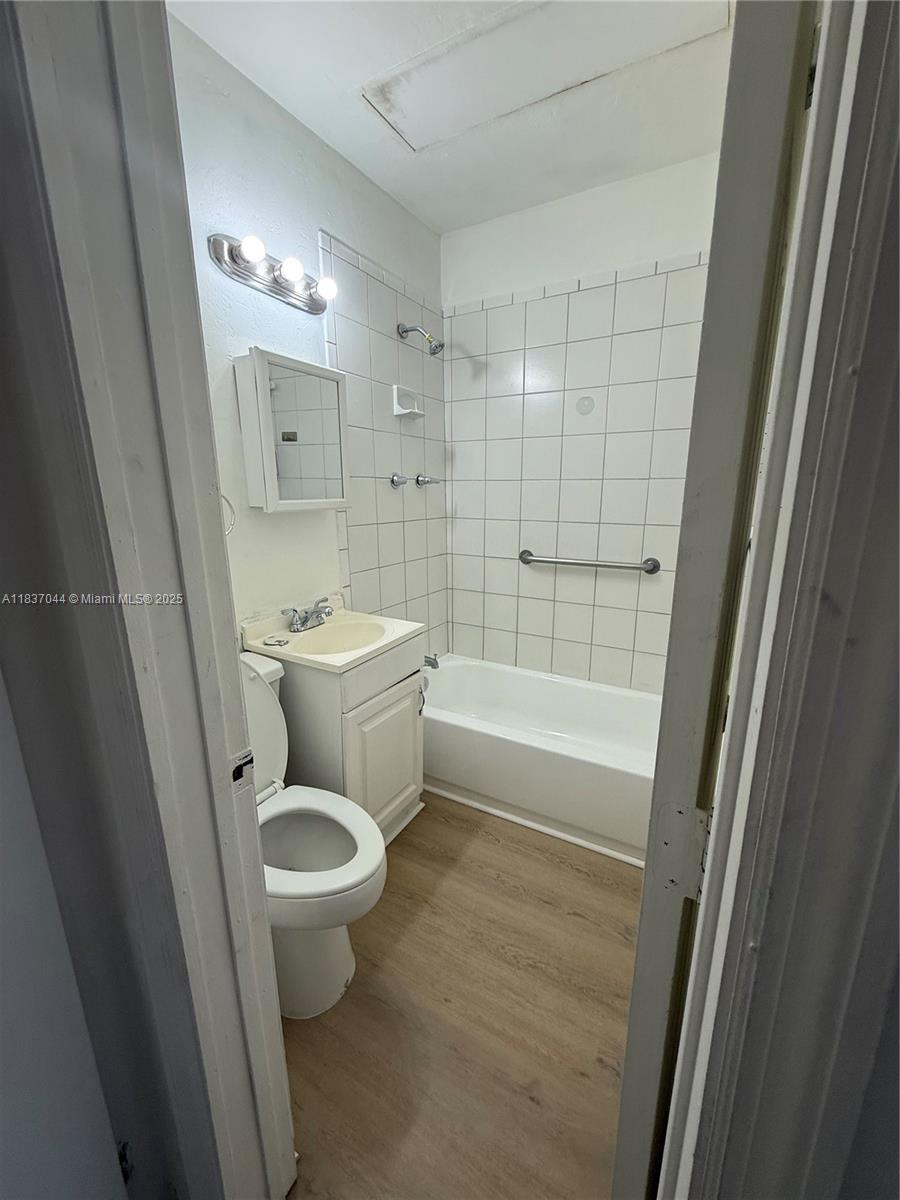 PEMBROKE ARMS CONDO APTS - Residential Lease