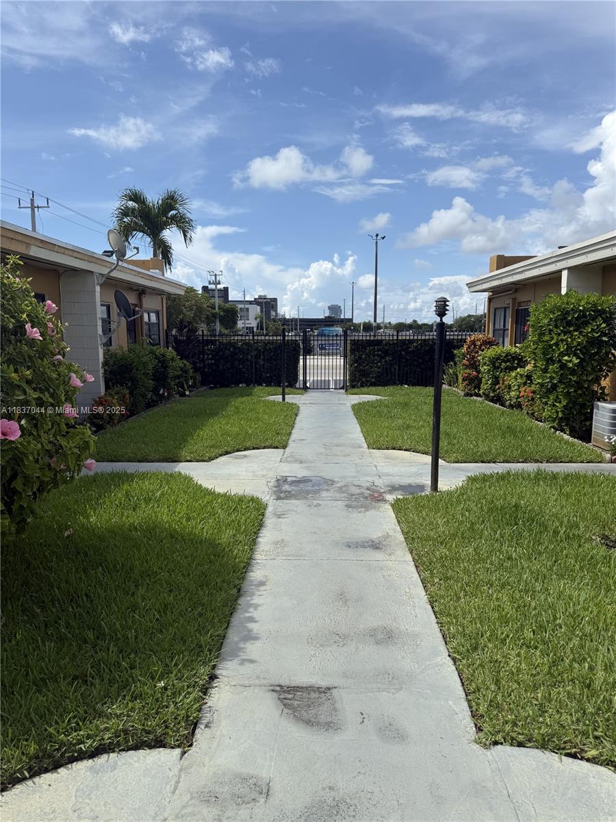 PEMBROKE ARMS CONDO APTS - Residential Lease