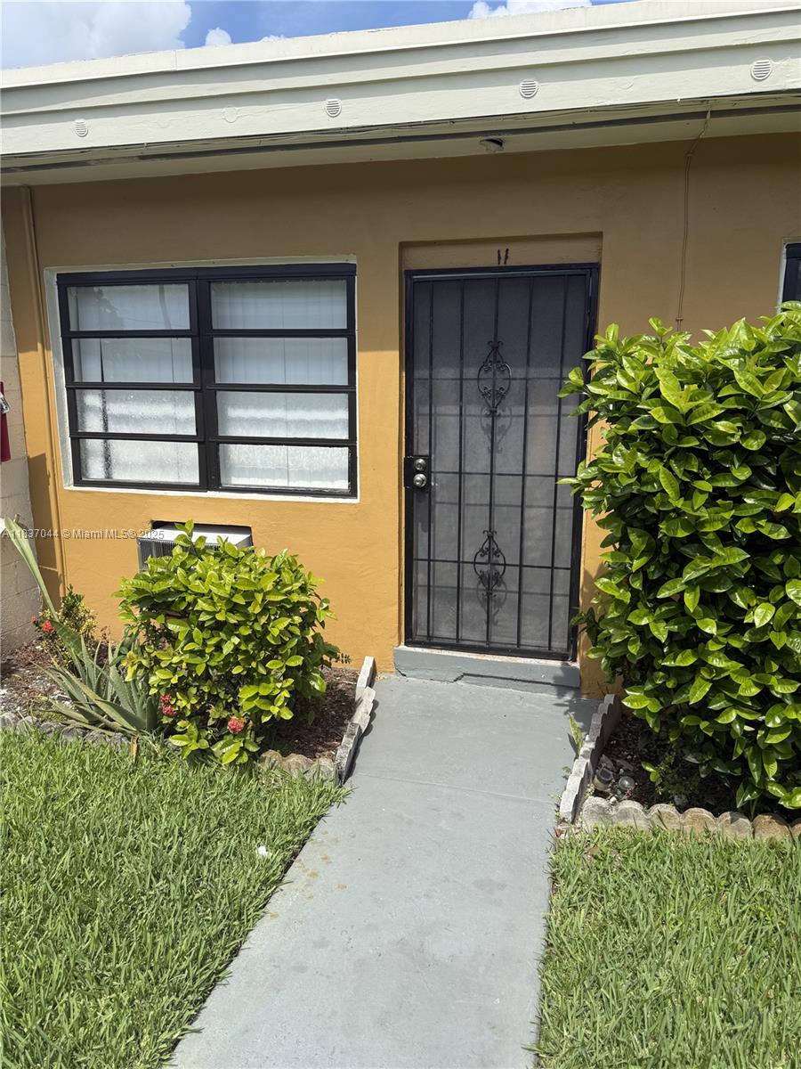 PEMBROKE ARMS CONDO APTS - Residential Lease