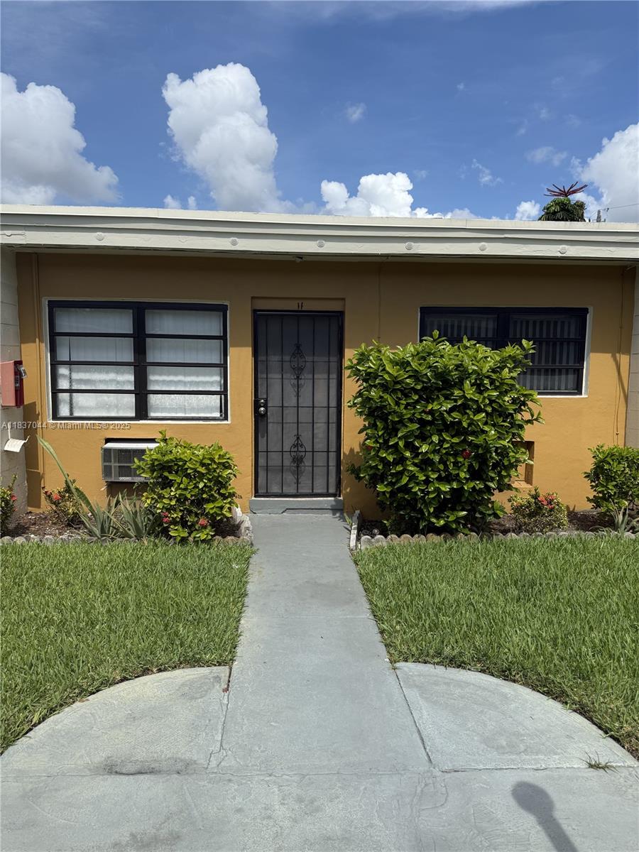 1 Bed 1 bath with 2 new wall A/C units. Nice open space in this centrally located garden style apartment. This unit has tile floors, and Laundry on premises. It is Conveniently located in east Hollywood with great proximity to shopping, entertainment and Young Circle!! Ride your bike to the beach. Walk to your local grocery store. Jump on I-95 in two minutes. One parking spot.