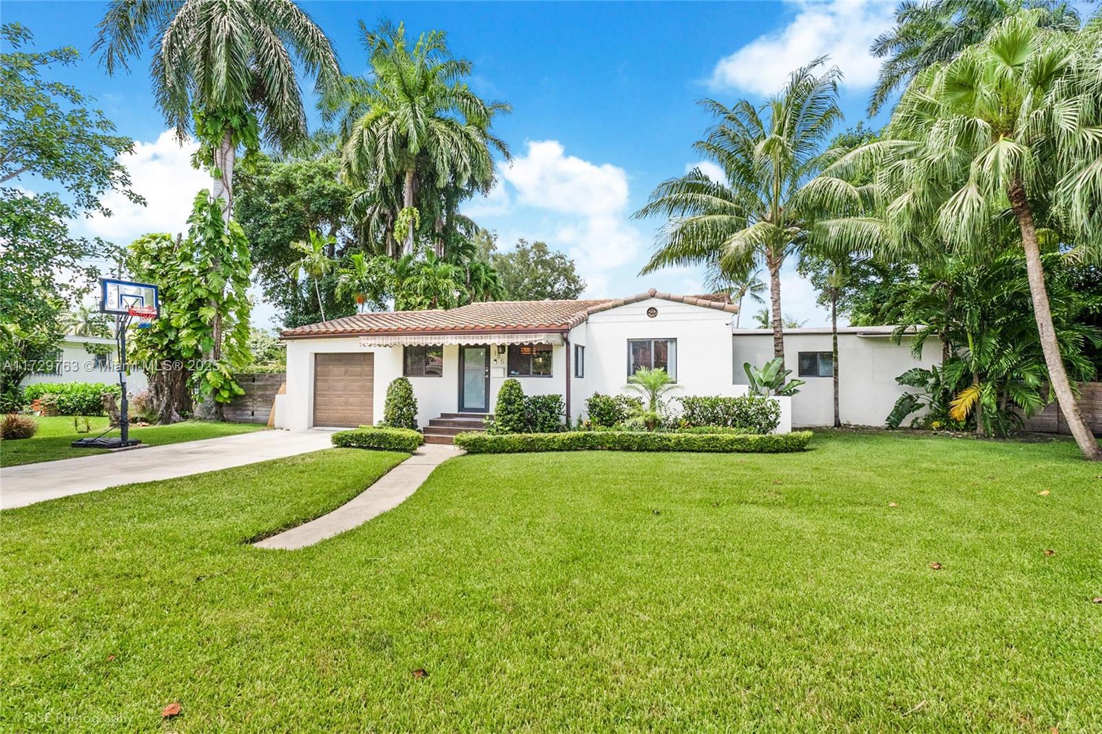 Renovated home at El Portal. 4 bedrooms 3 bathroom. Tile floor, new appliances. Great location.