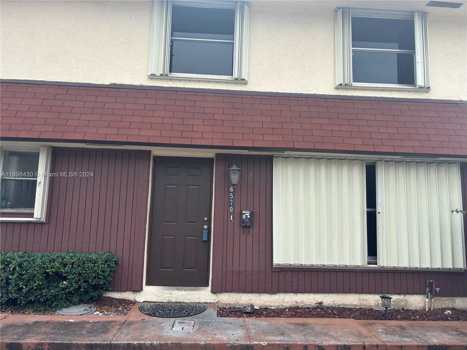 6570 Sw 41st Ct 103, Davie, Broward County, Florida - 3 Bedrooms  
3 Bathrooms - 