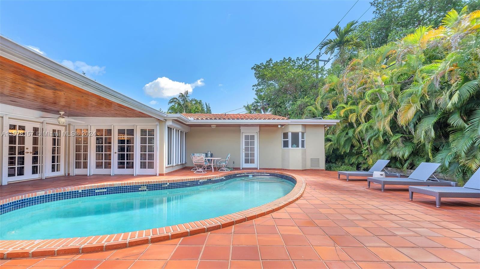 BAY HEIGHTS - Residential