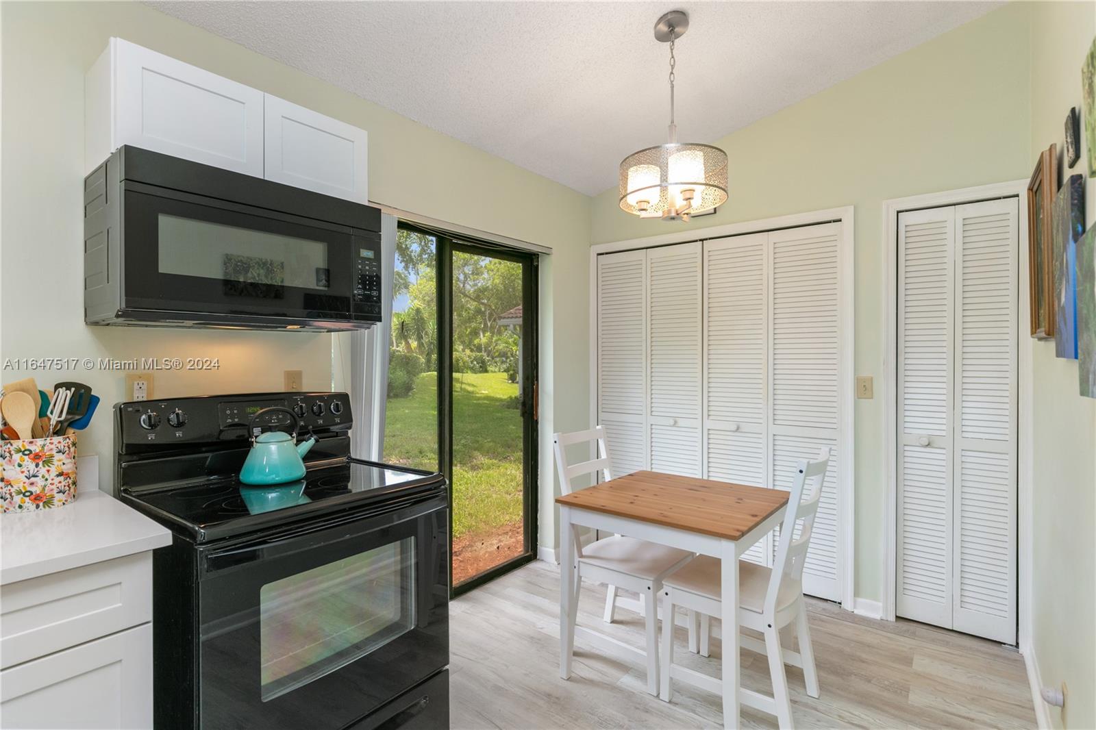 RAMBLEWOOD VILLAS - Residential