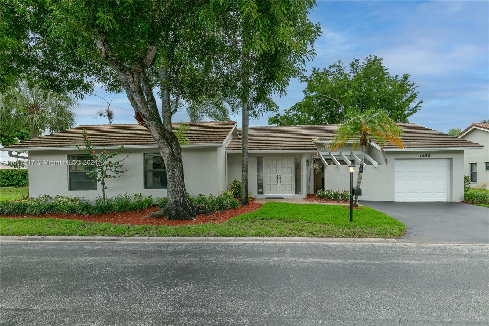 RAMBLEWOOD VILLAS - Residential