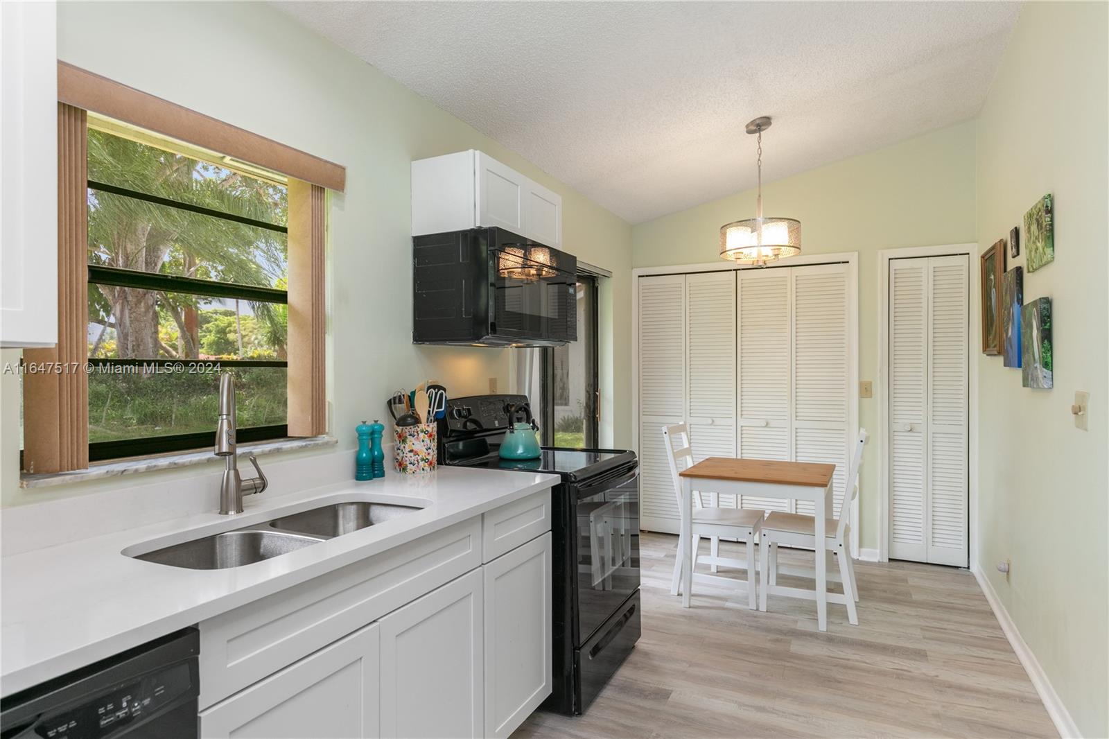RAMBLEWOOD VILLAS - Residential