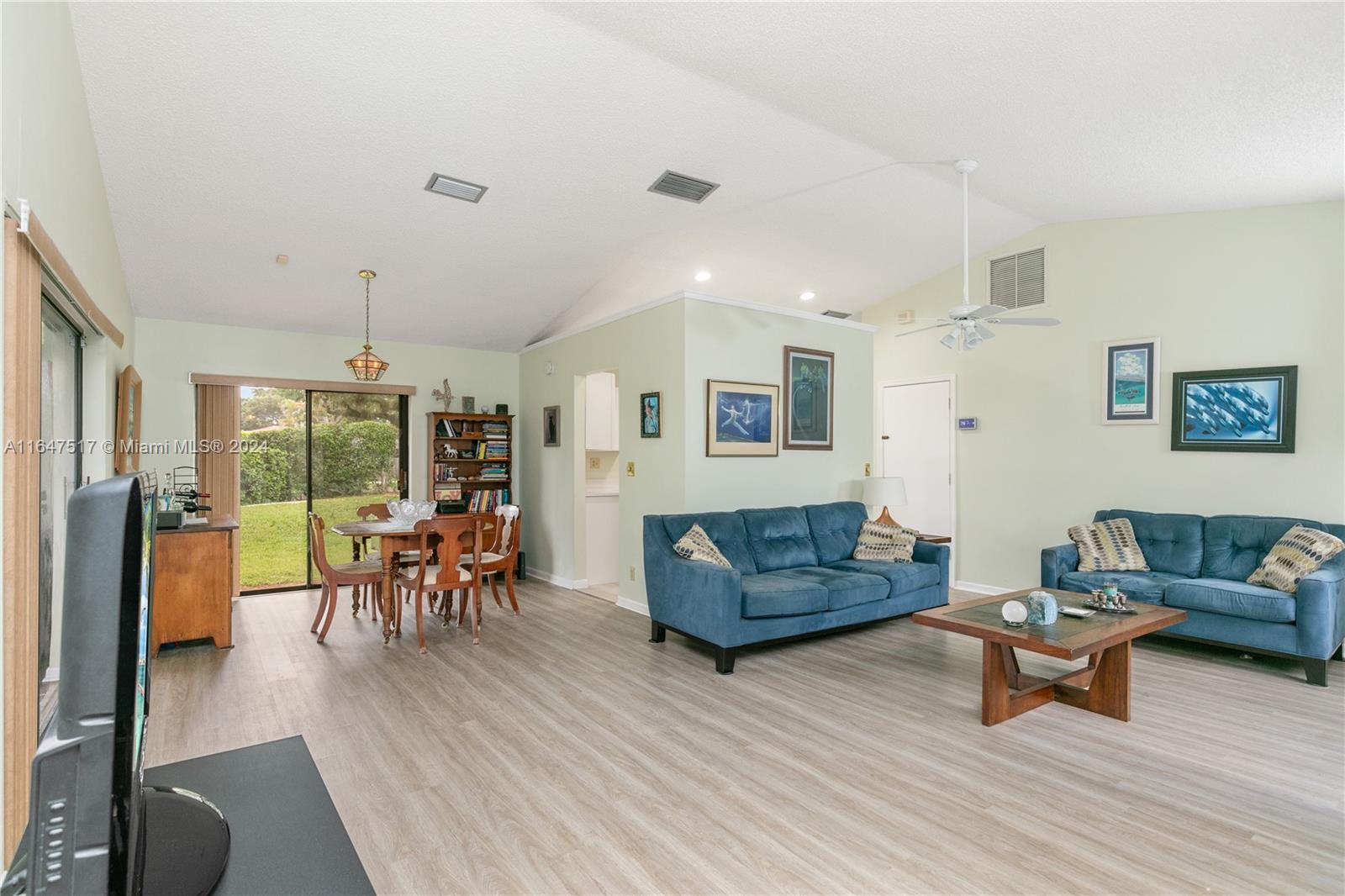 RAMBLEWOOD VILLAS - Residential
