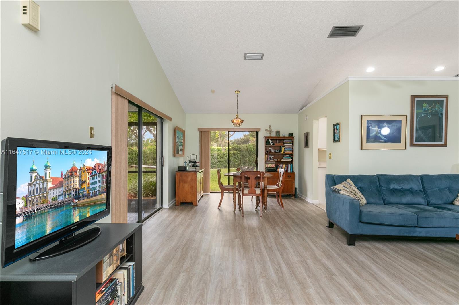 RAMBLEWOOD VILLAS - Residential