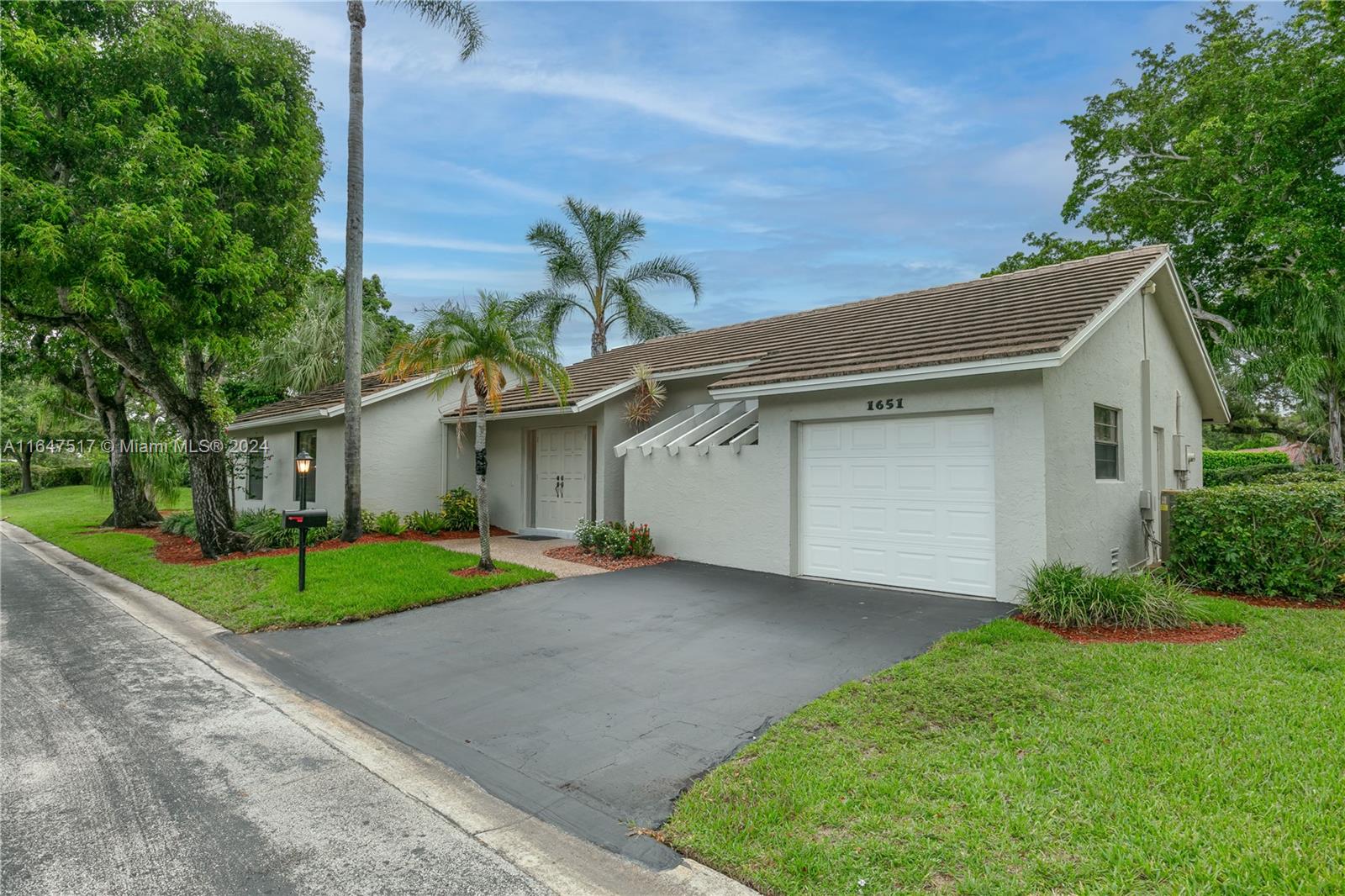RAMBLEWOOD VILLAS - Residential