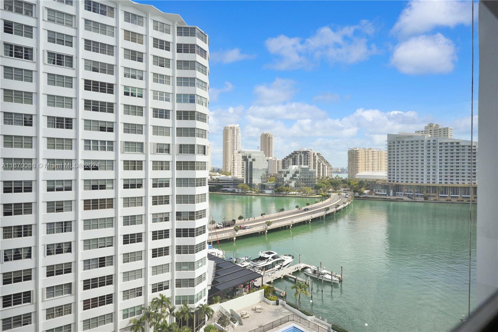 Property for Sale at 905 Brickell Bay Dr 1121, Miami, Broward County, Florida - Bedrooms: 2 
Bathrooms: 2  - $420,000