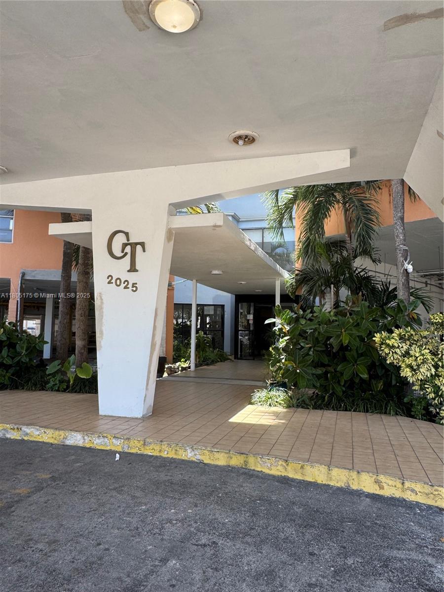 2025 Ne 164th St 206, North Miami Beach, Miami-Dade County, Florida - 1 Bedrooms  
2 Bathrooms - 