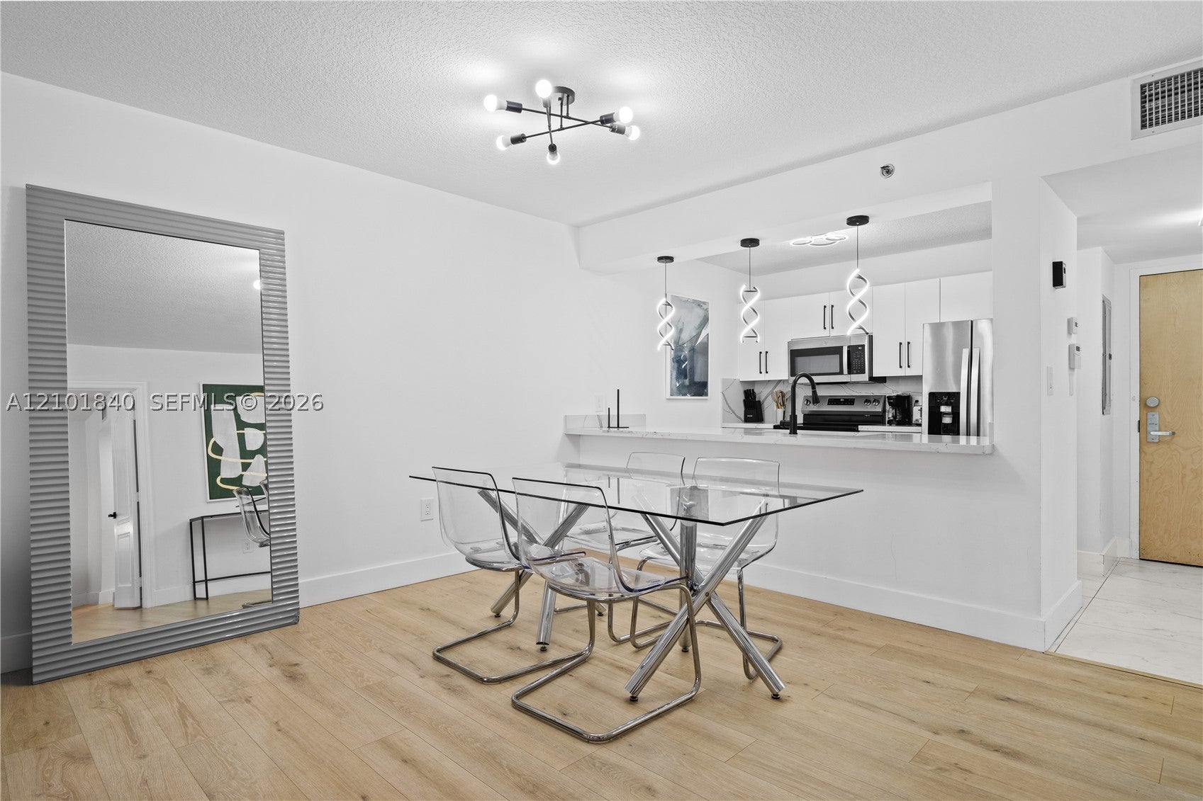 1200 Brickell Bay Dr 1907