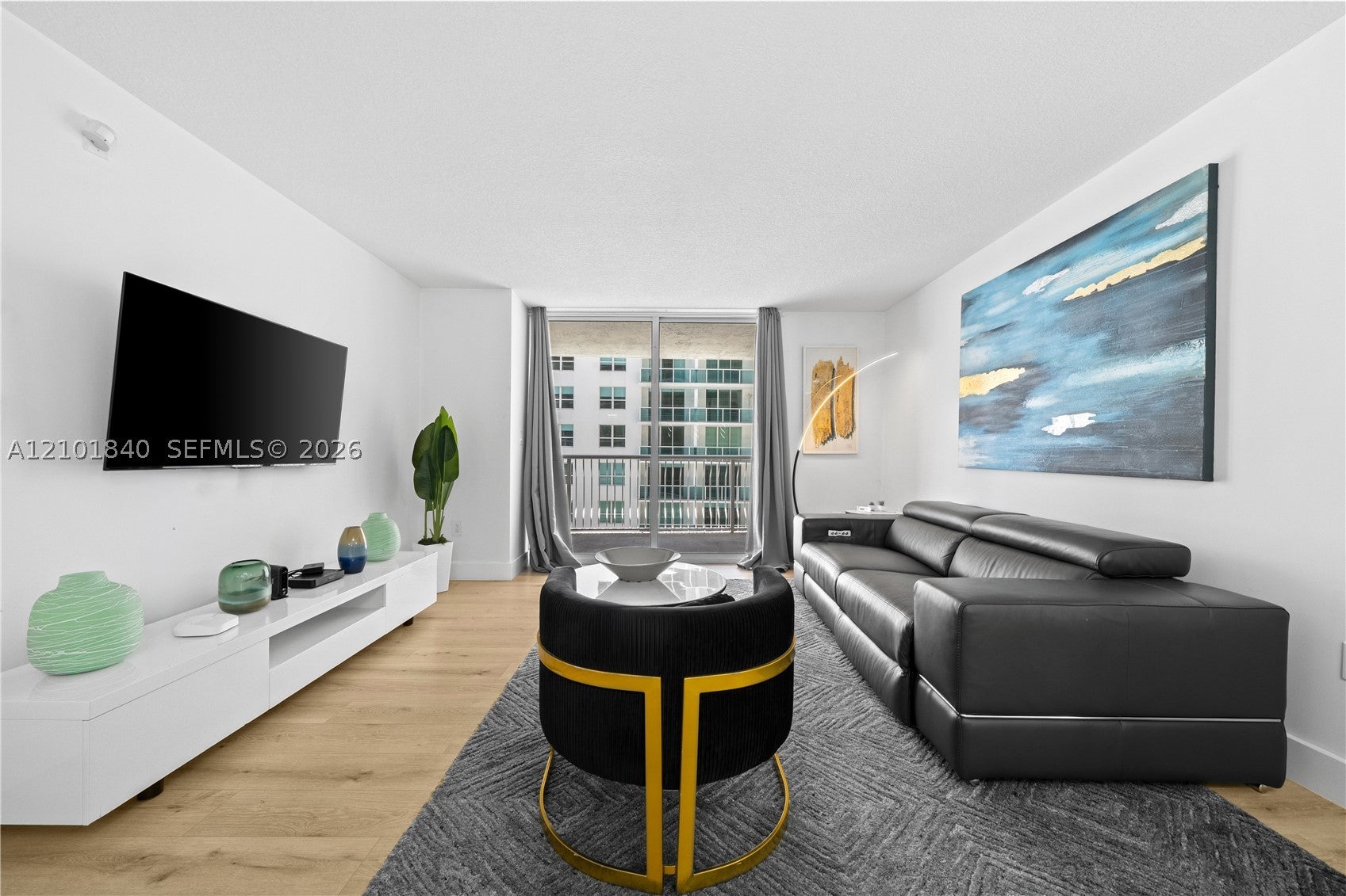 1200 Brickell Bay Dr 1907
