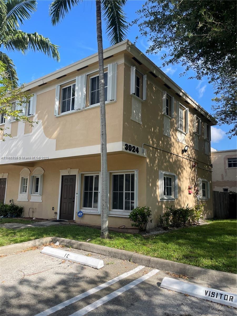 3-bedroom, 2.5-bathroom two-floor condo/townhouse located in a private community. The property boasts fresh paint throughout, giving it an inviting atmosphere, and it comes complete with brand new washer and dryer for added convenience. It has a spacious floor plan. With two assigned parking spaces, and visitor parking throughout. Plus, the proximity to schools and shopping within walking distance ensures easy access to essentials.