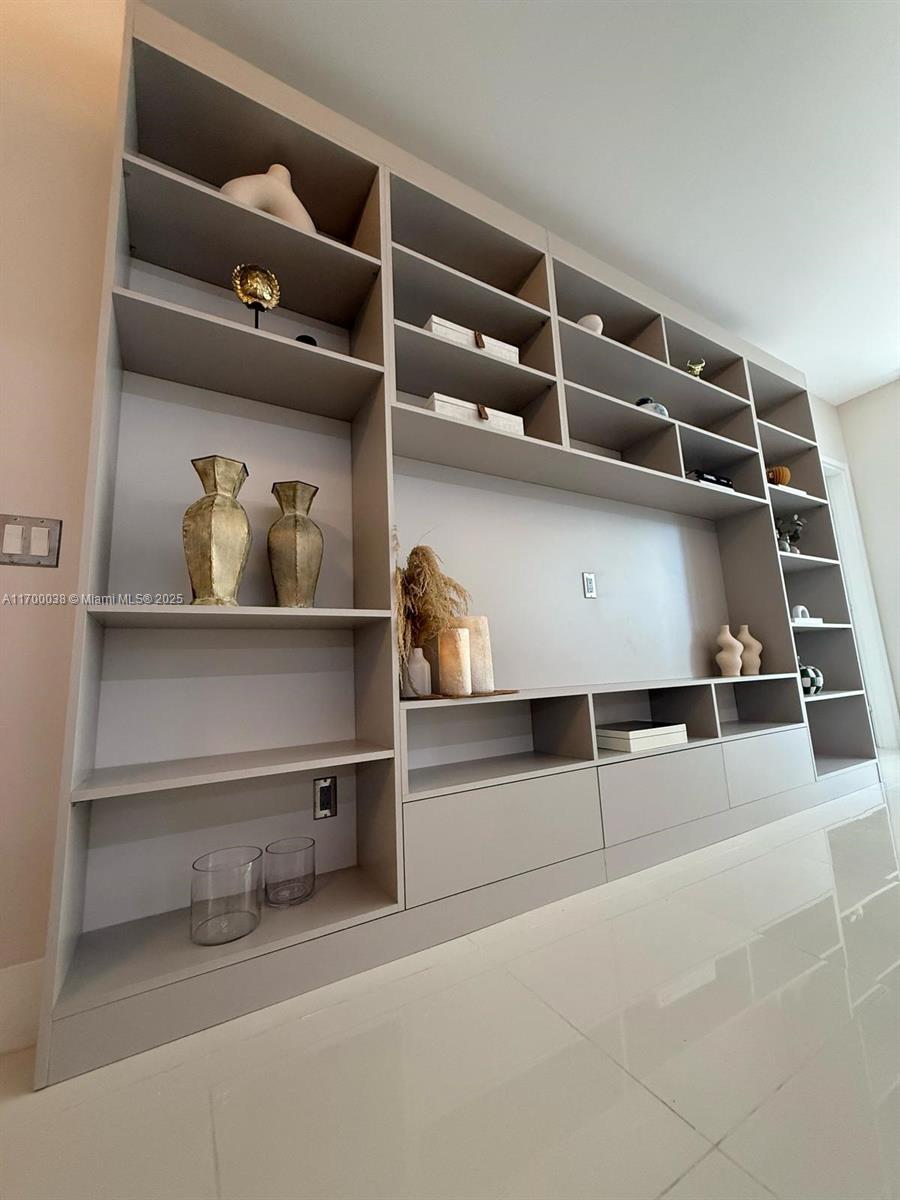 1300 Brickell Bay Dr 604