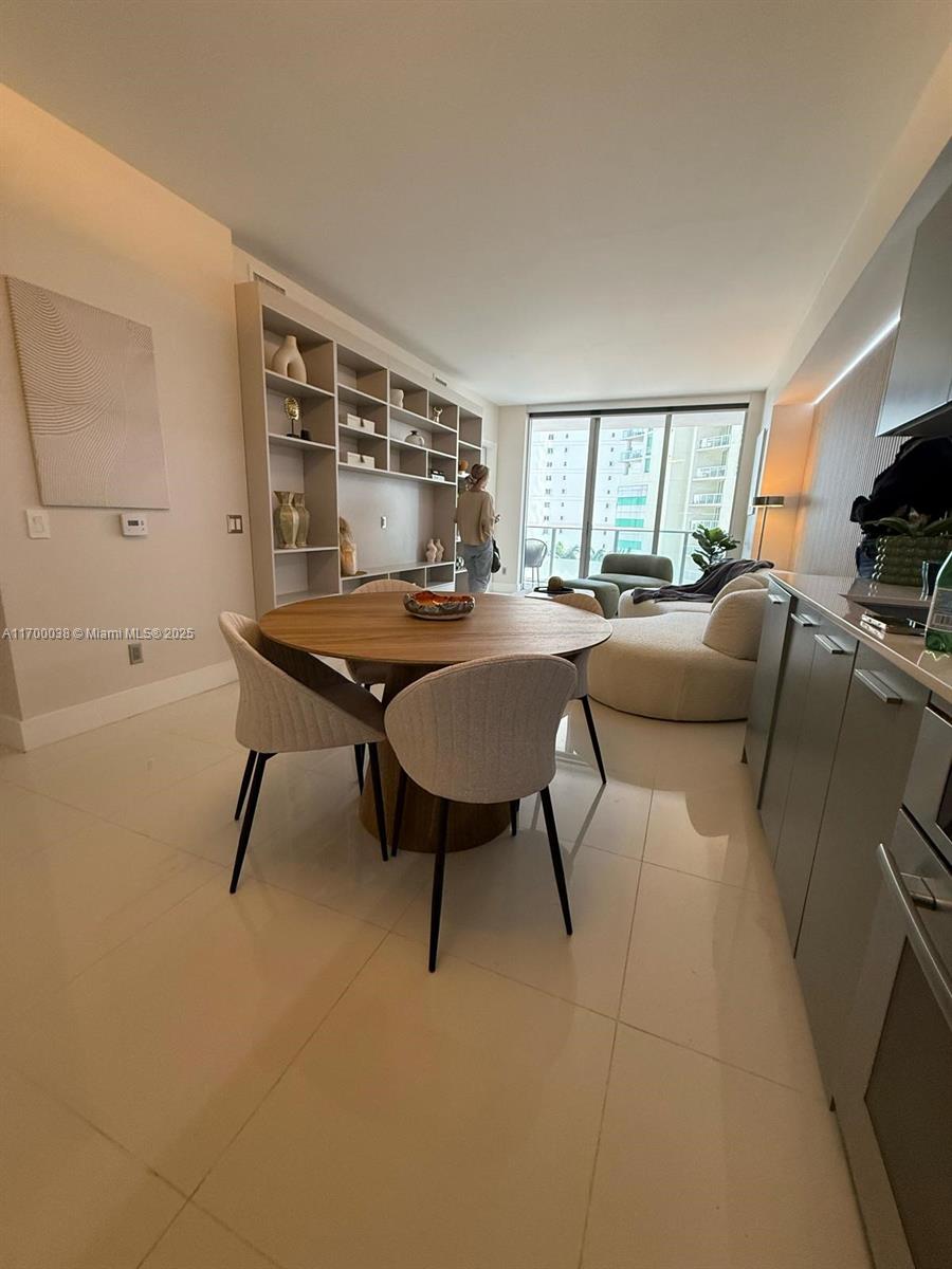1300 Brickell Bay Dr 604