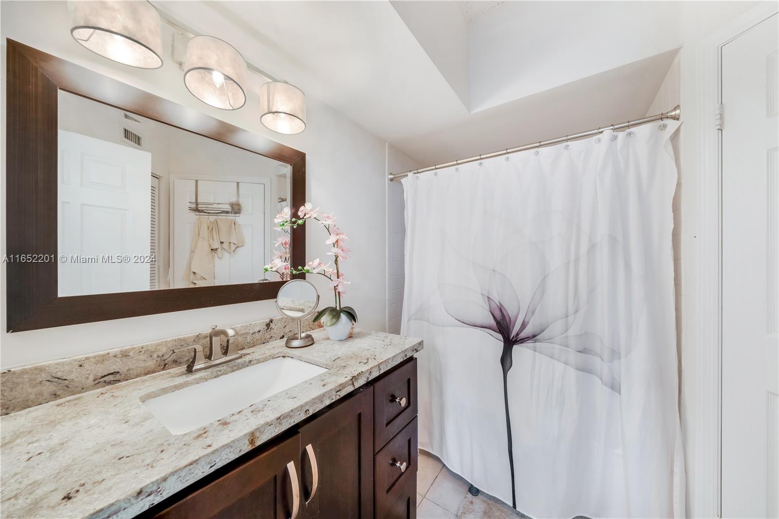 UNIVERSITY INN CONDO - Residential