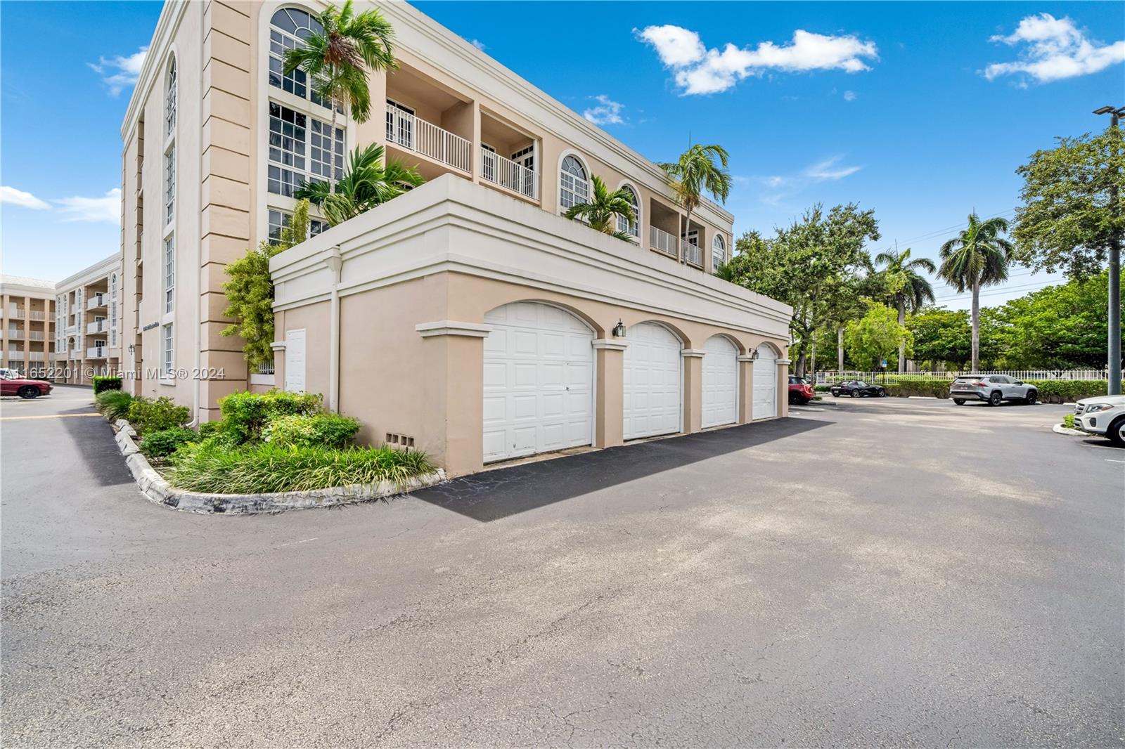 UNIVERSITY INN CONDO - Residential