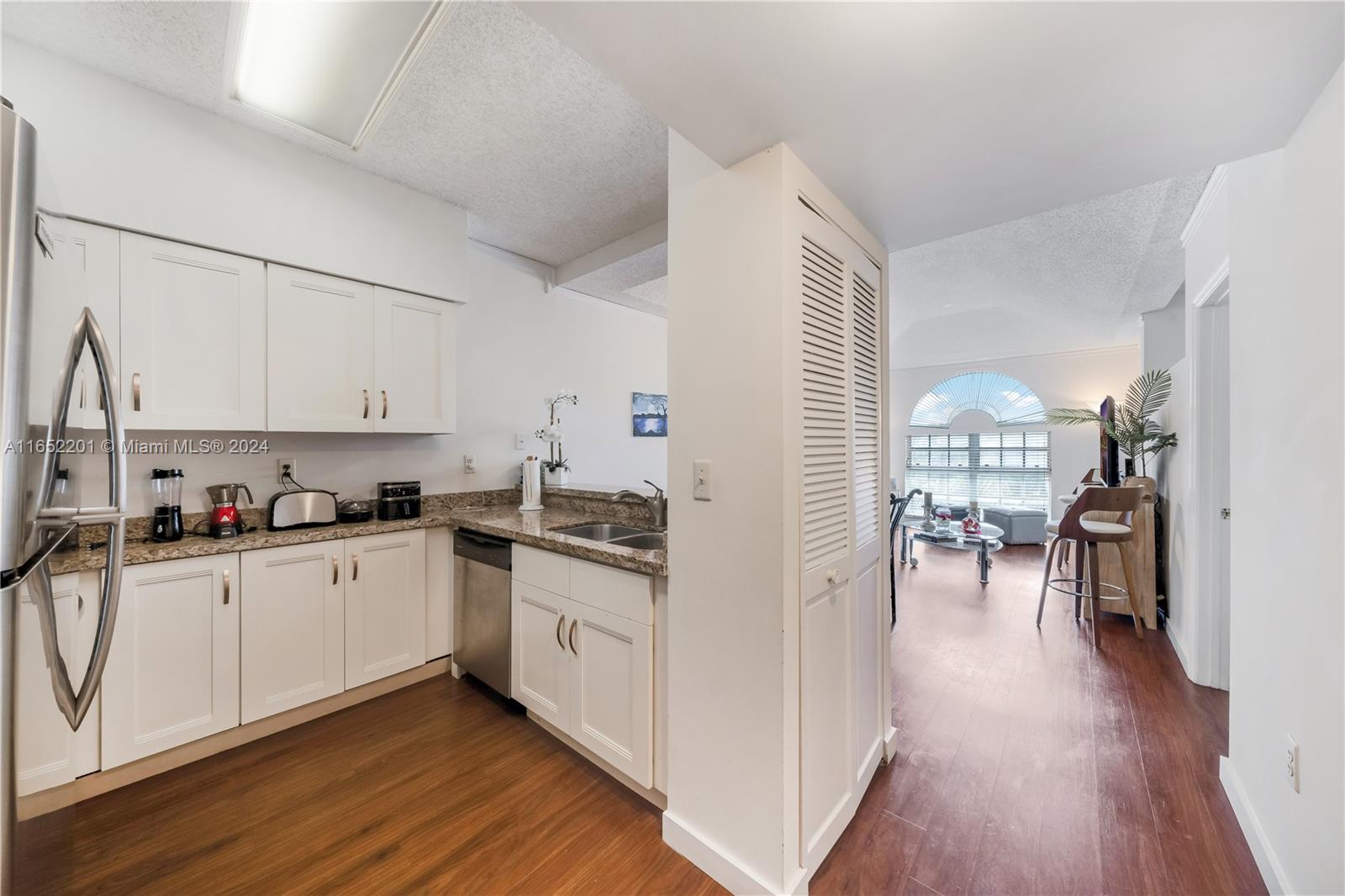 UNIVERSITY INN CONDO - Residential