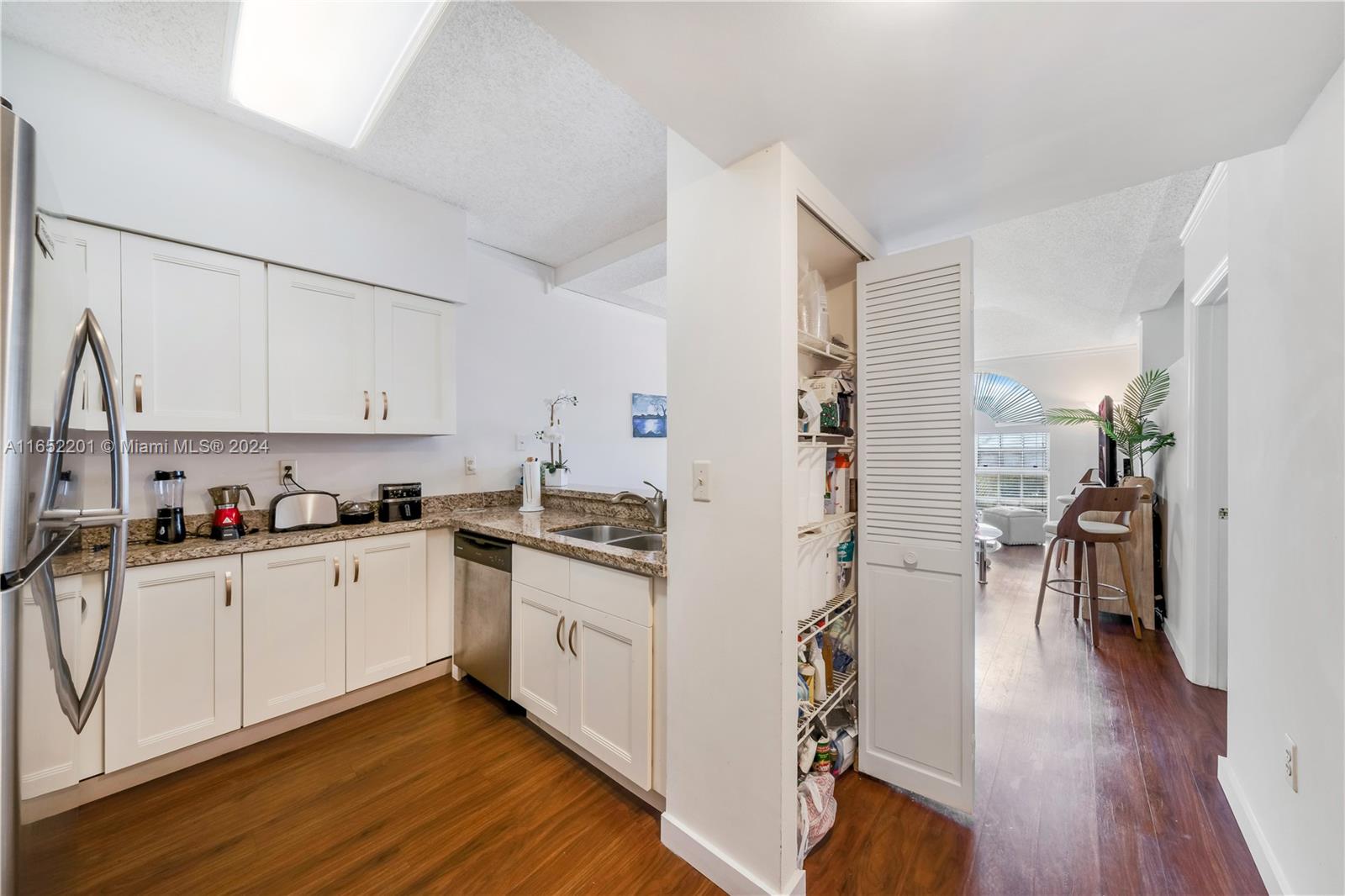 UNIVERSITY INN CONDO - Residential