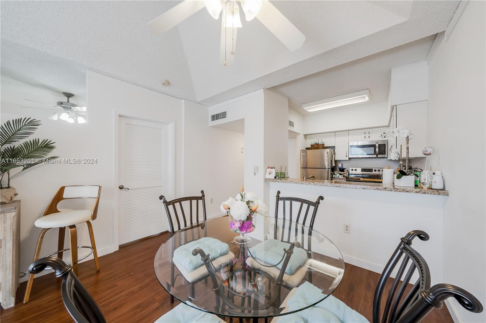 UNIVERSITY INN CONDO - Residential