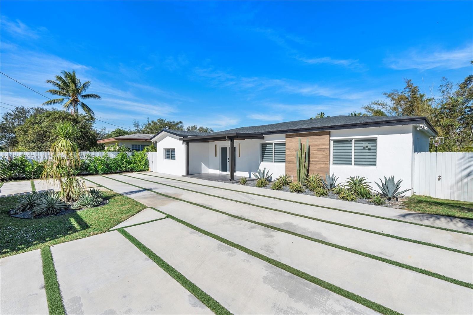 225 NE 150th St
