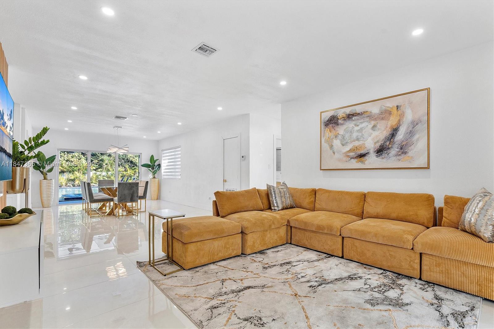 225 NE 150th St
