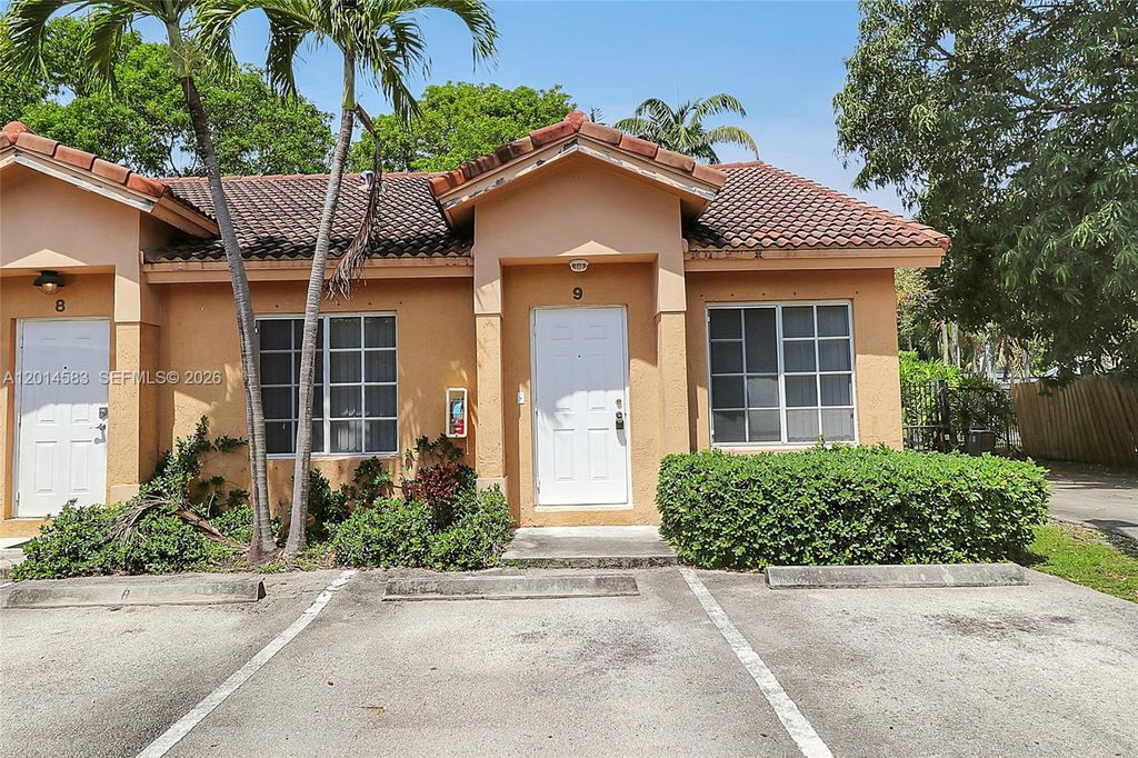 Photo of 117 SE 3rd Ave #9, Hallandale Beach, FL 33009 (MLS # A12014583)