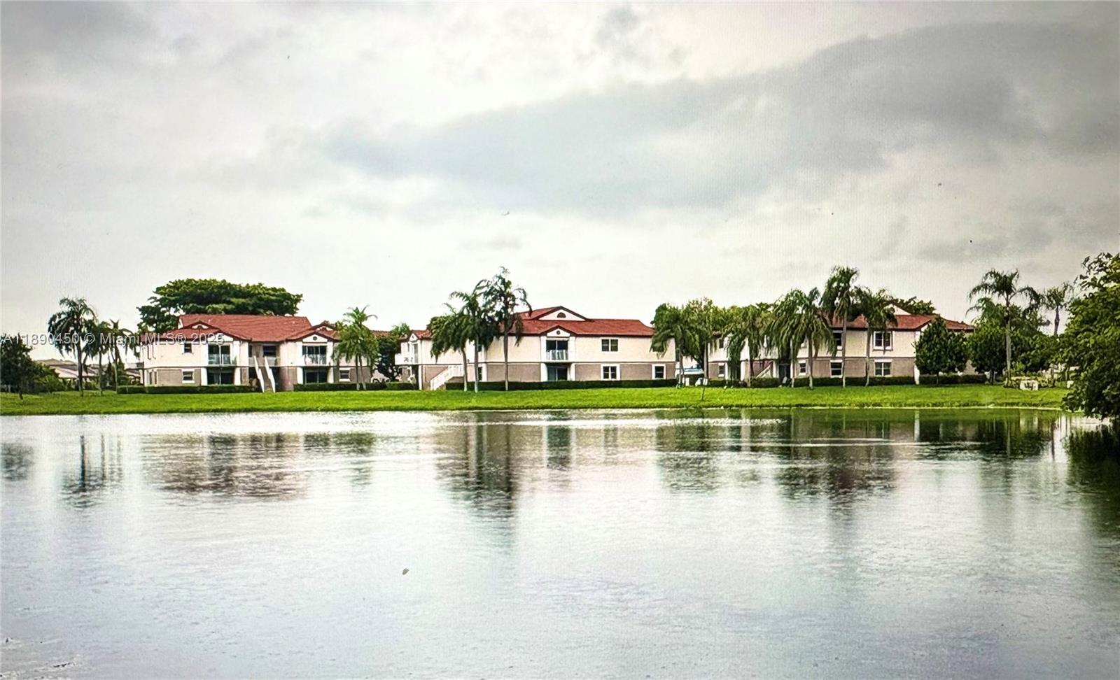CLUB QUARTERS AT RAINTREE - Residential Lease