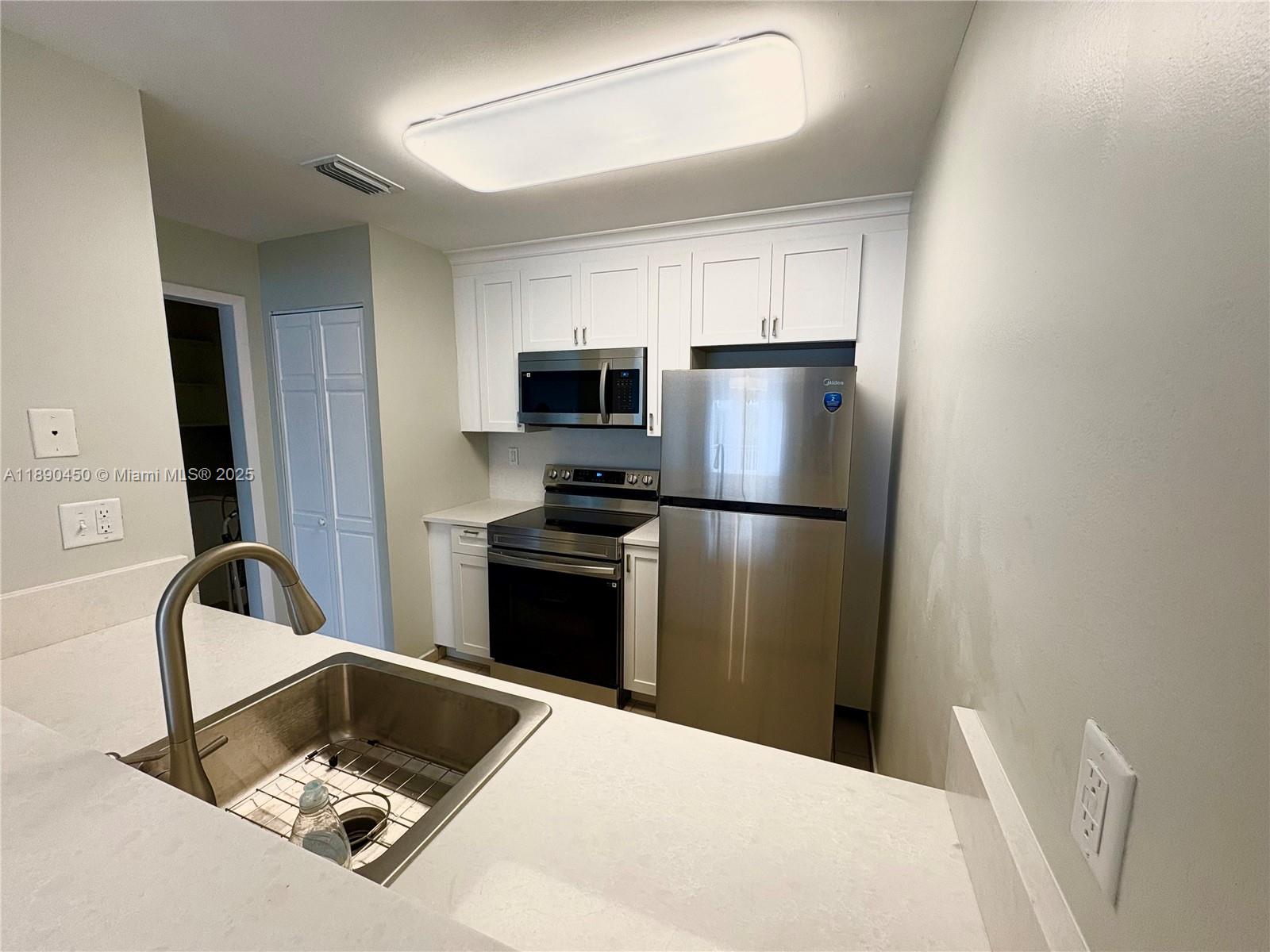 CLUB QUARTERS AT RAINTREE - Residential Lease