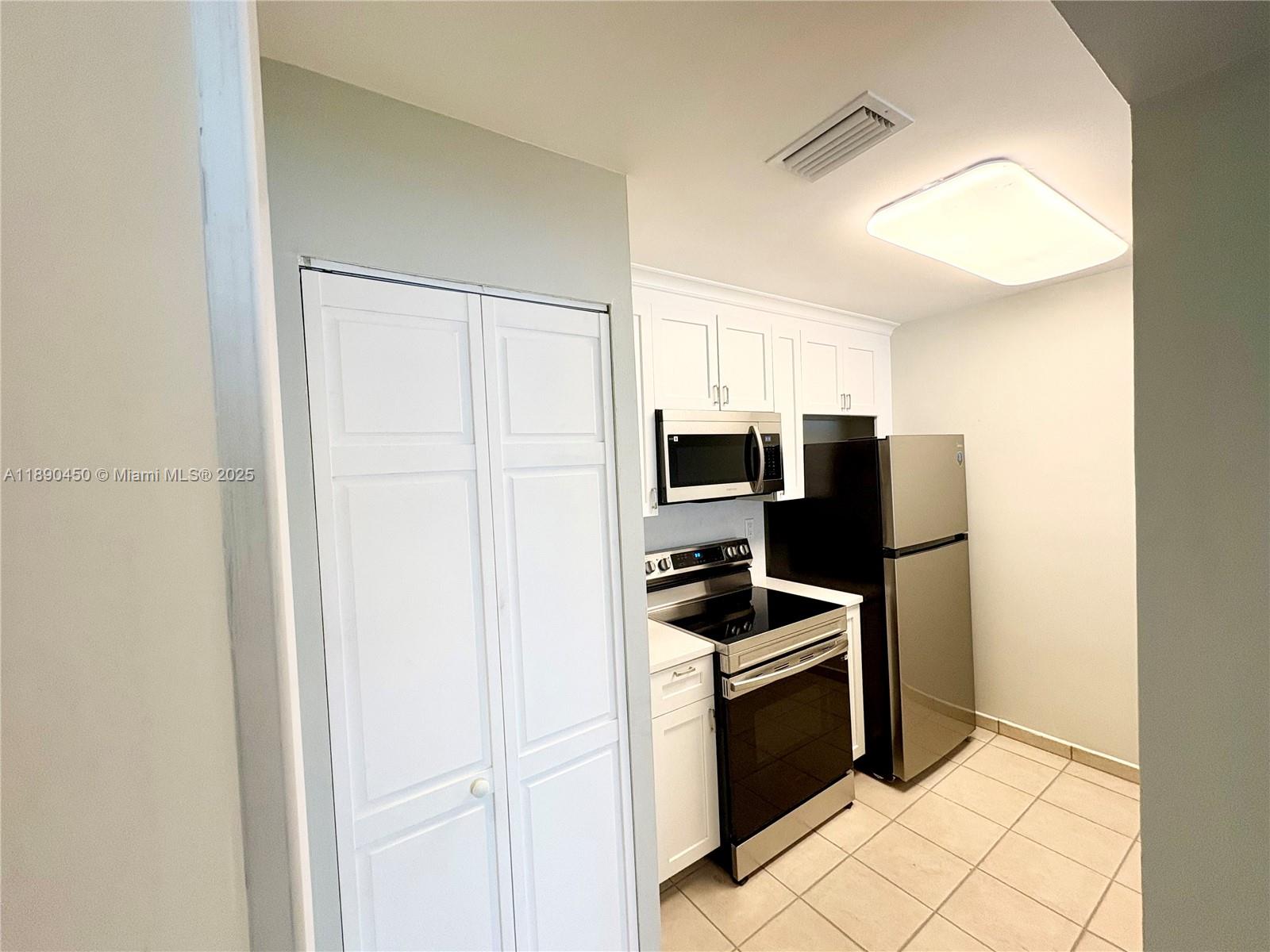 CLUB QUARTERS AT RAINTREE - Residential Lease