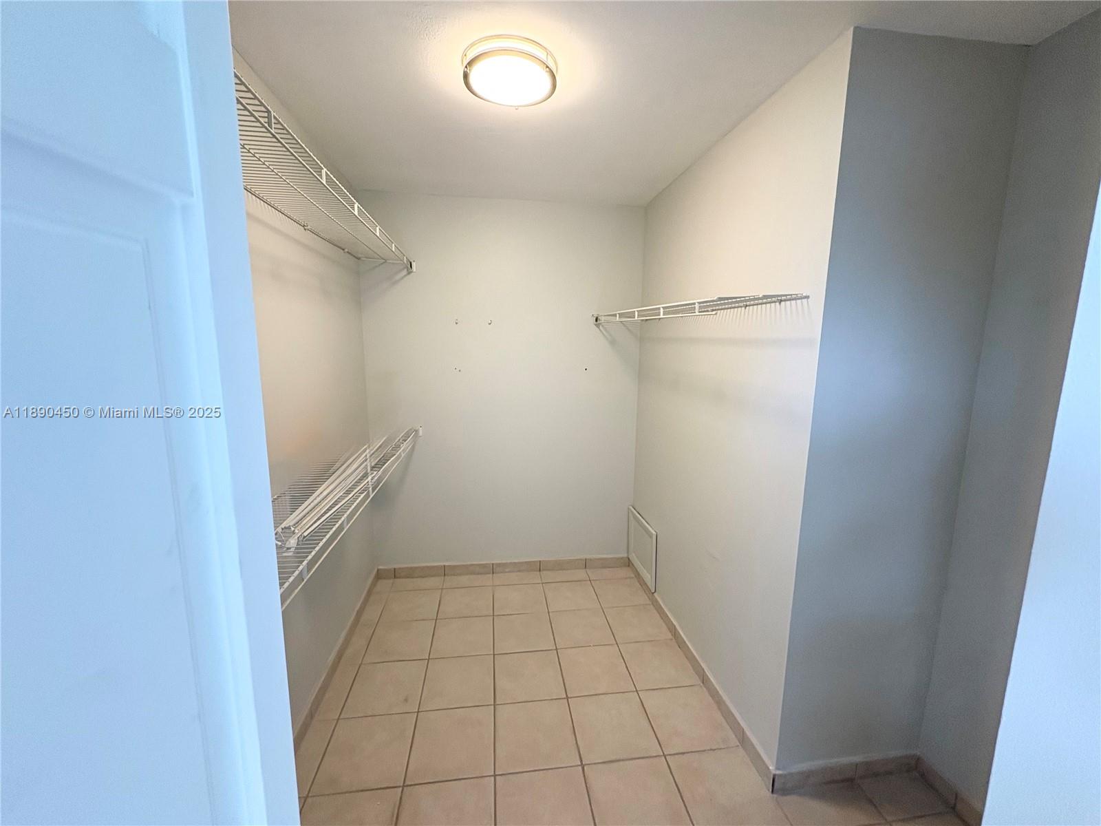CLUB QUARTERS AT RAINTREE - Residential Lease