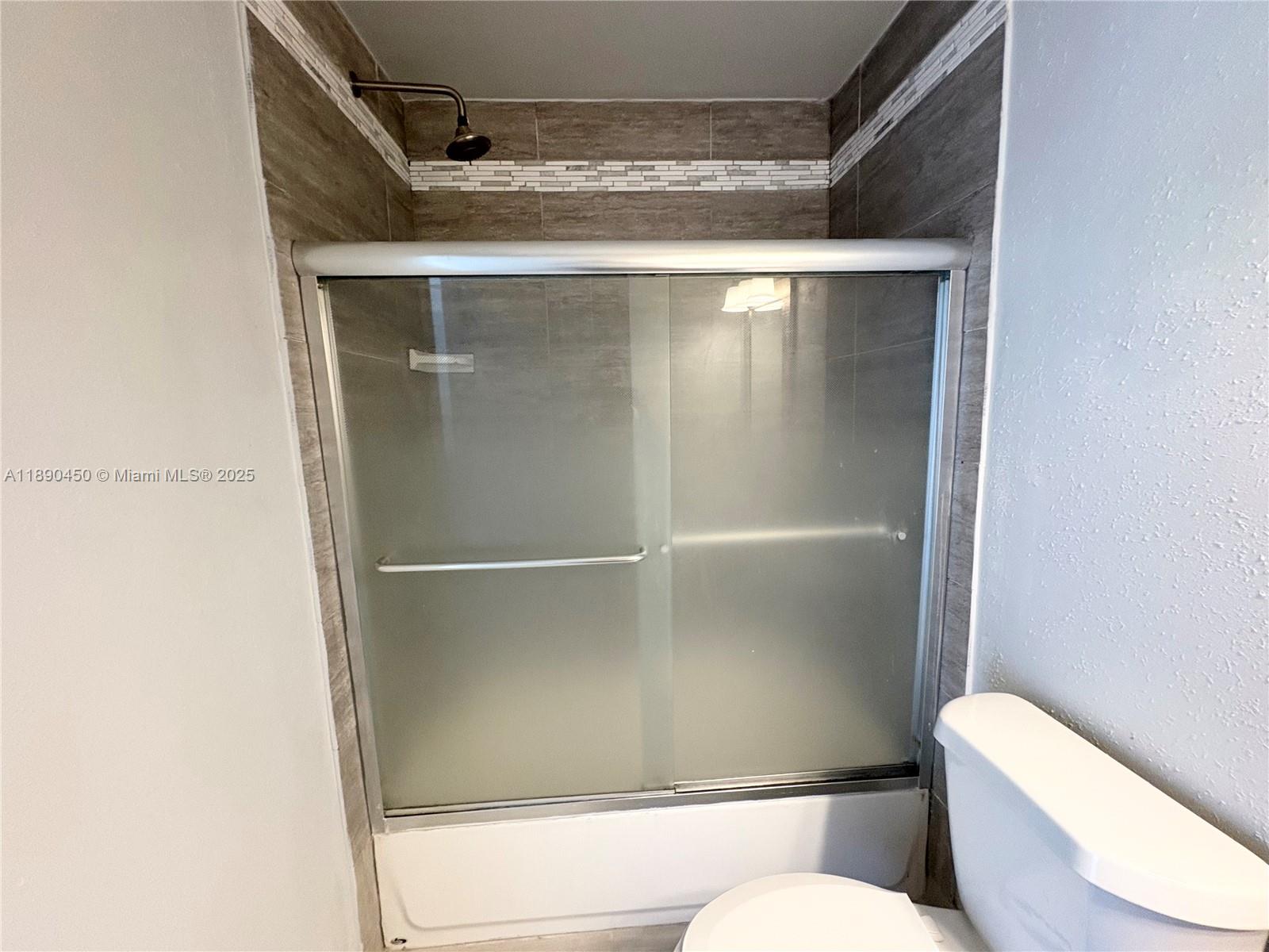 CLUB QUARTERS AT RAINTREE - Residential Lease