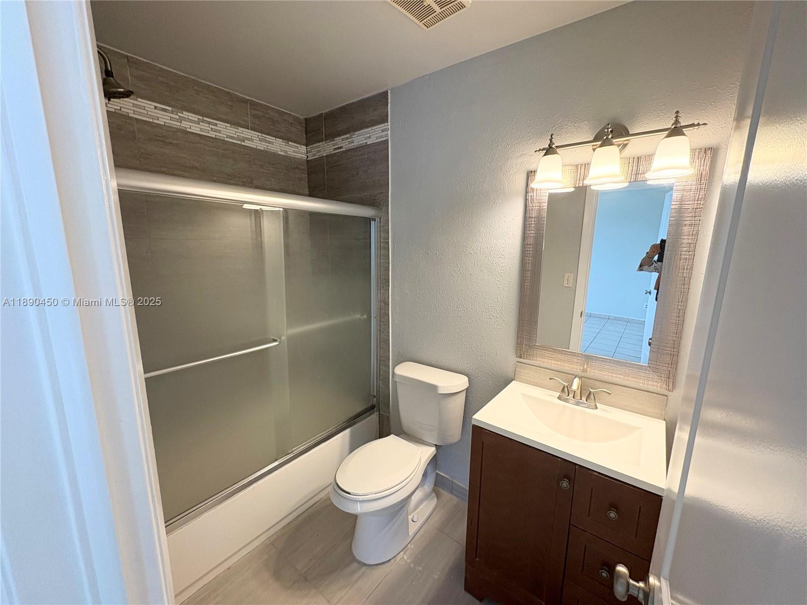 CLUB QUARTERS AT RAINTREE - Residential Lease