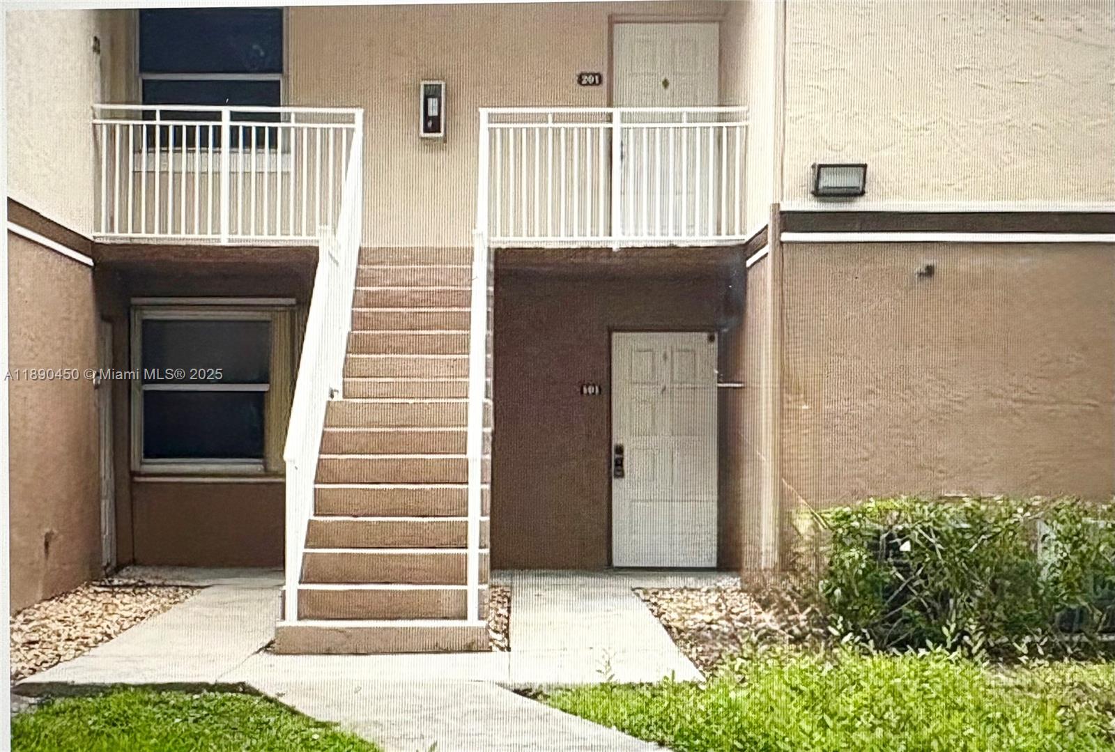 CLUB QUARTERS AT RAINTREE - Residential Lease