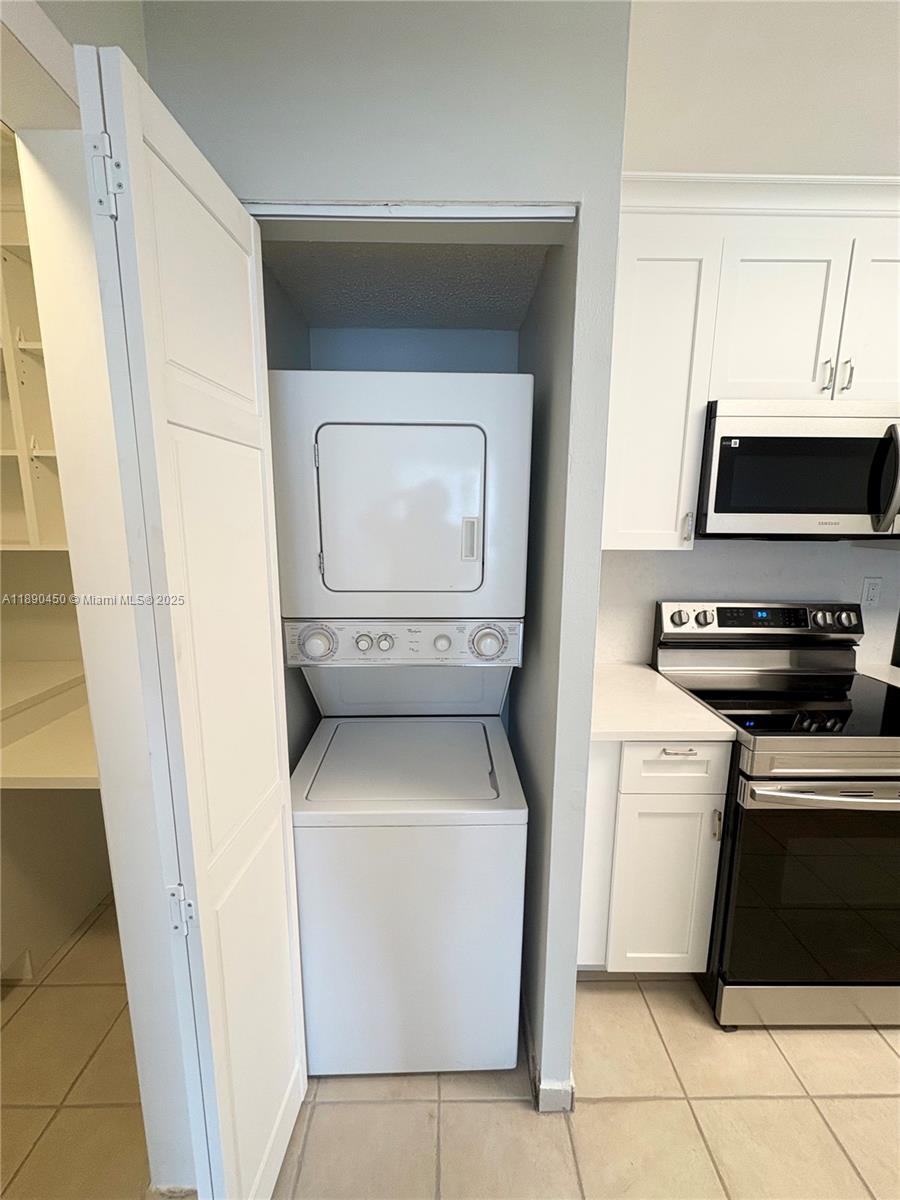 CLUB QUARTERS AT RAINTREE - Residential Lease