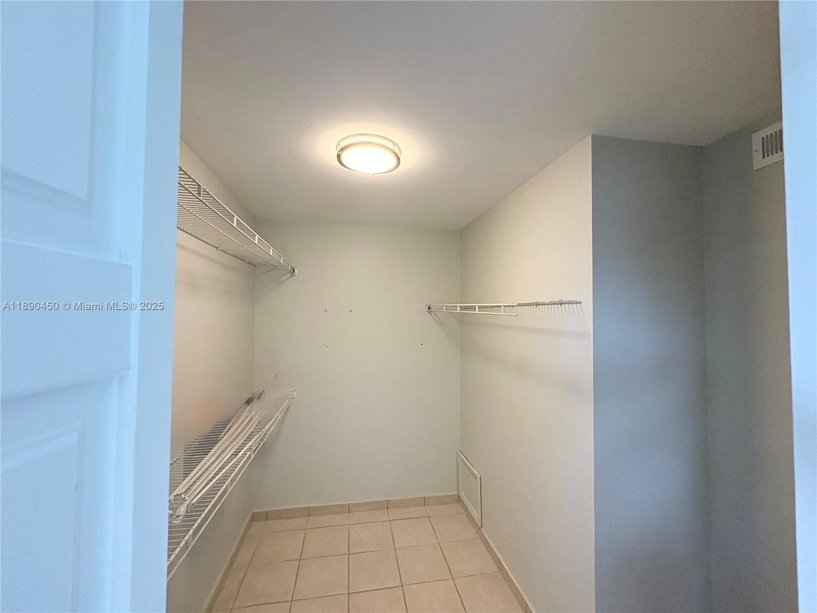 CLUB QUARTERS AT RAINTREE - Residential Lease